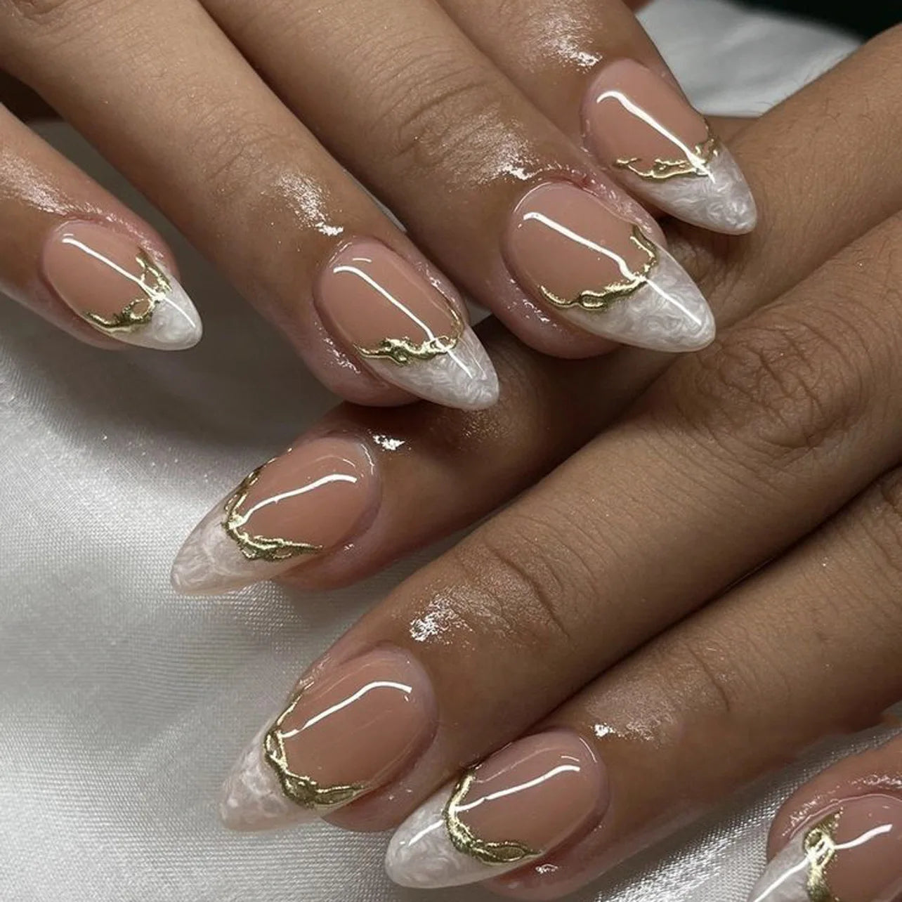 24Pcs Metallic Cat Eye French Sheer Manicure Tip Art Textured 3D Acrylic False Nails Nude Pink Almond Medium Press on Fake Nails
