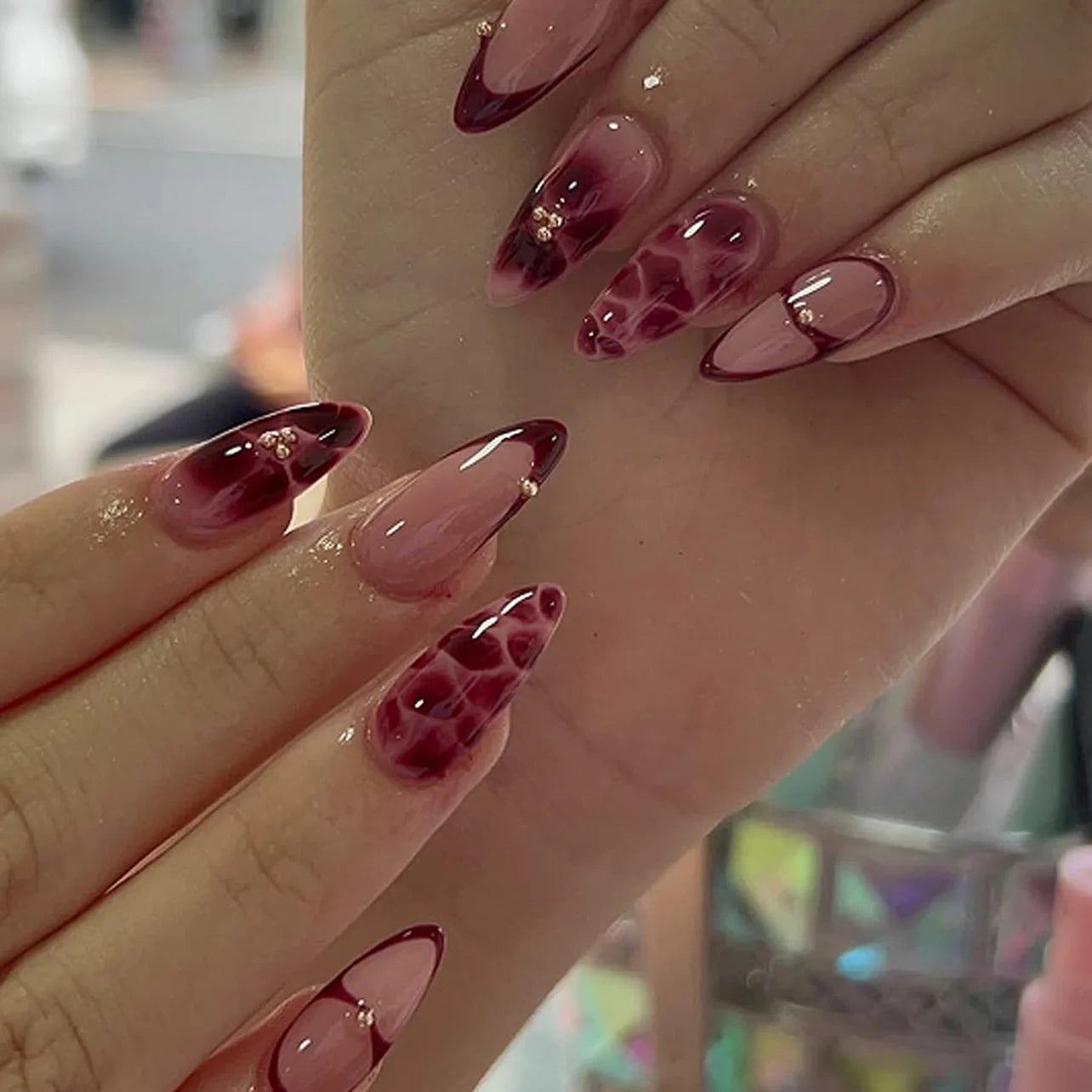 24pcs White Flower Fake Nail Tips Ins Yellow Pink Blush False Nails Wearable Full Cover European Almond Shaped Press on Nails